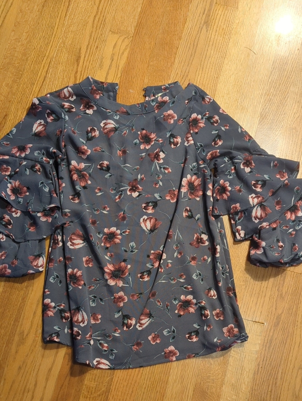 Boutique Floral Ruffle Sleeve Women's Top - Slate Grey with Rose Print